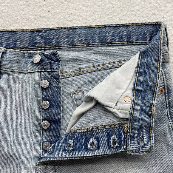 Levis 501 Jeans Mens 33x32 (Tag 32x32) Button Fly Light Wash Stretch Straight - Picture 5 of 15